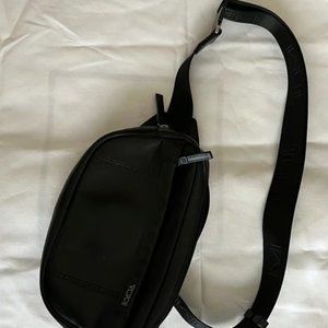TUMI Waist Bag Leather Black